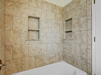 South bathroom shower/tub combo