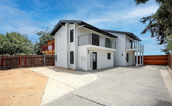 6697 Del Playa Drive, Isla Vista, CA