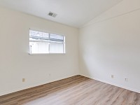 Upstairs middle bedroom