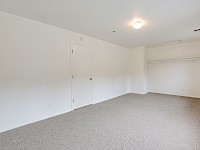 Upstairs north middle bedroom